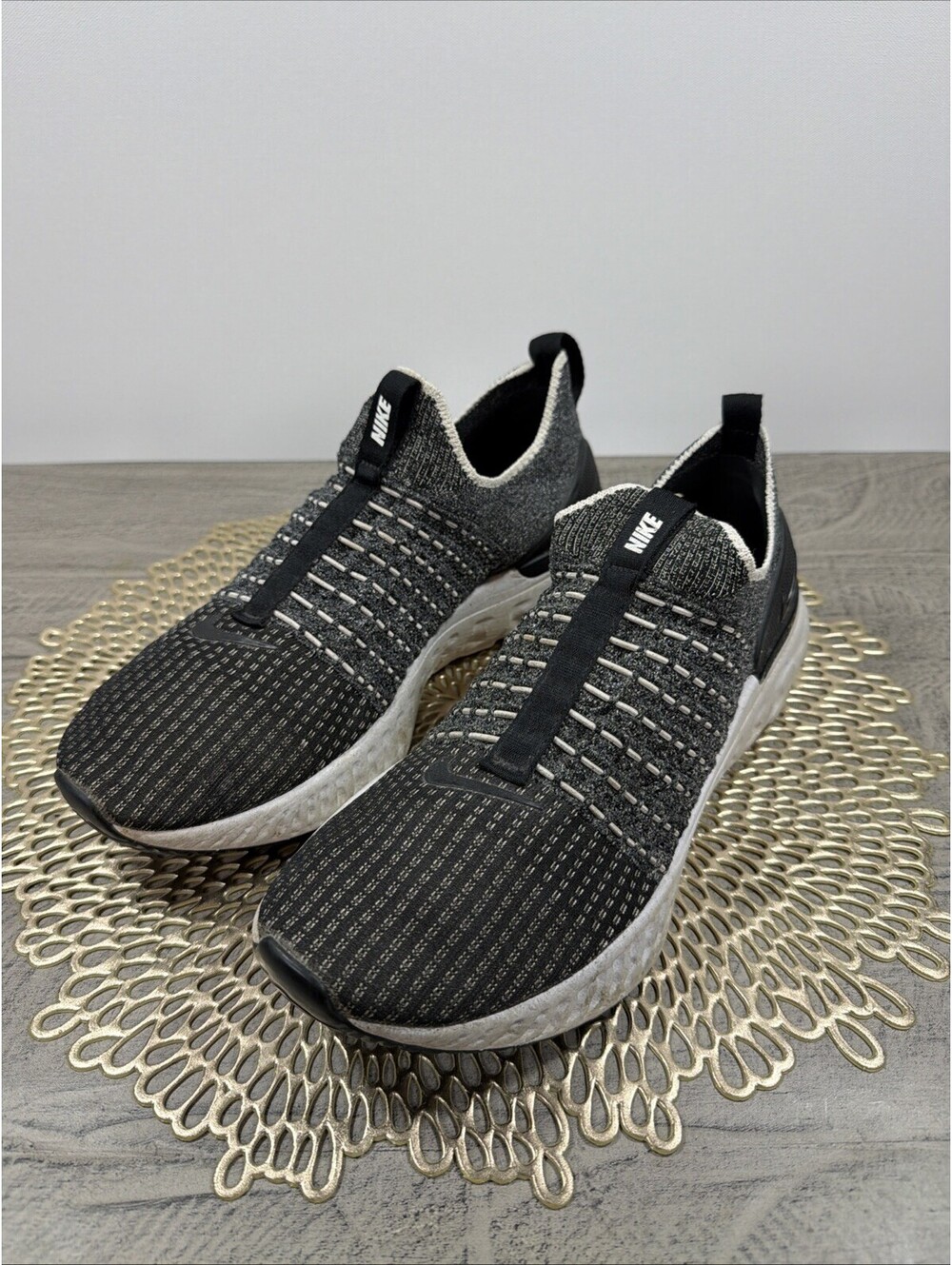 Nike Black/White Phantom Run Flyknit 2 Athletic Shoes | Women's Size 8.5